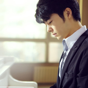 老婆把腿趴开给我看
